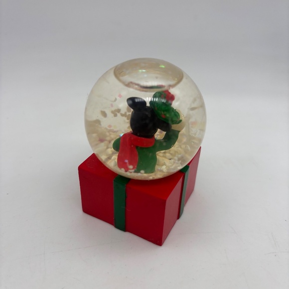 Disney Parks Mickey Mouse Christmas Present and Wreath Mini Water Snow Globe - Picture 3 of 9